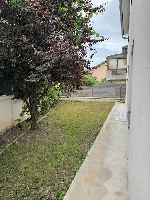 Villa Maison Avec Jardin Bron Centre Proche Eurexpo France